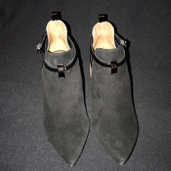 Donald J Pliner Shoes - Picture 1 of 4