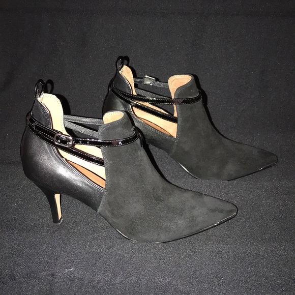 Donald J Pliner Shoes - Picture 2 of 4