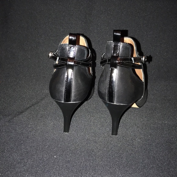 Donald J Pliner Shoes - Picture 3 of 4