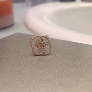 Kendra Scott stud earring