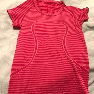 Lululemon Swiftly Short Sleeve size 4 pink EUC
