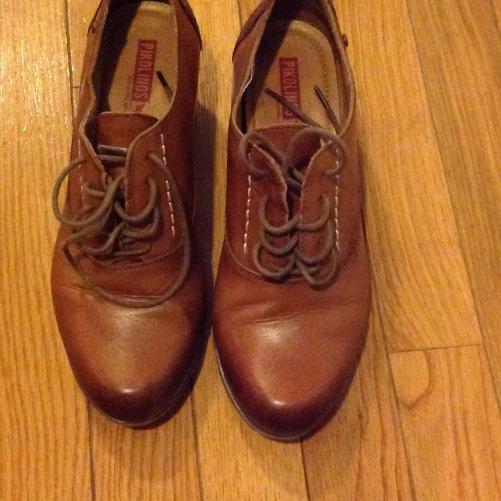 Pikolinos brown shoes