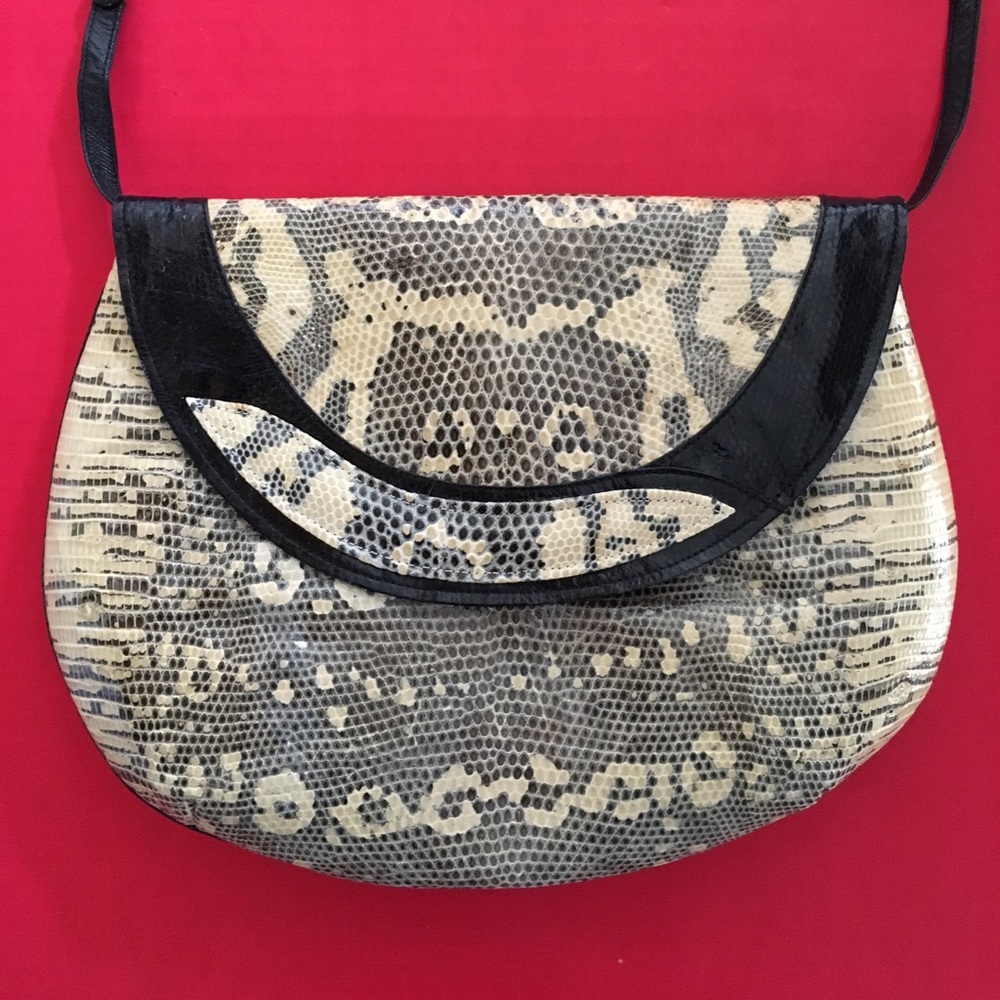 VINTAGE SNAKESKIN CLUTCH 🍒 REPOSH
