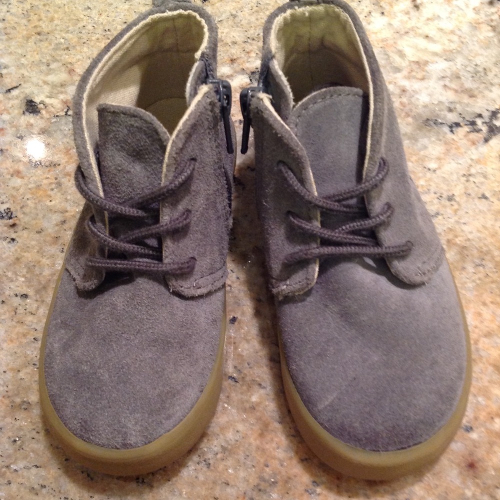 Youth GAP desert boots