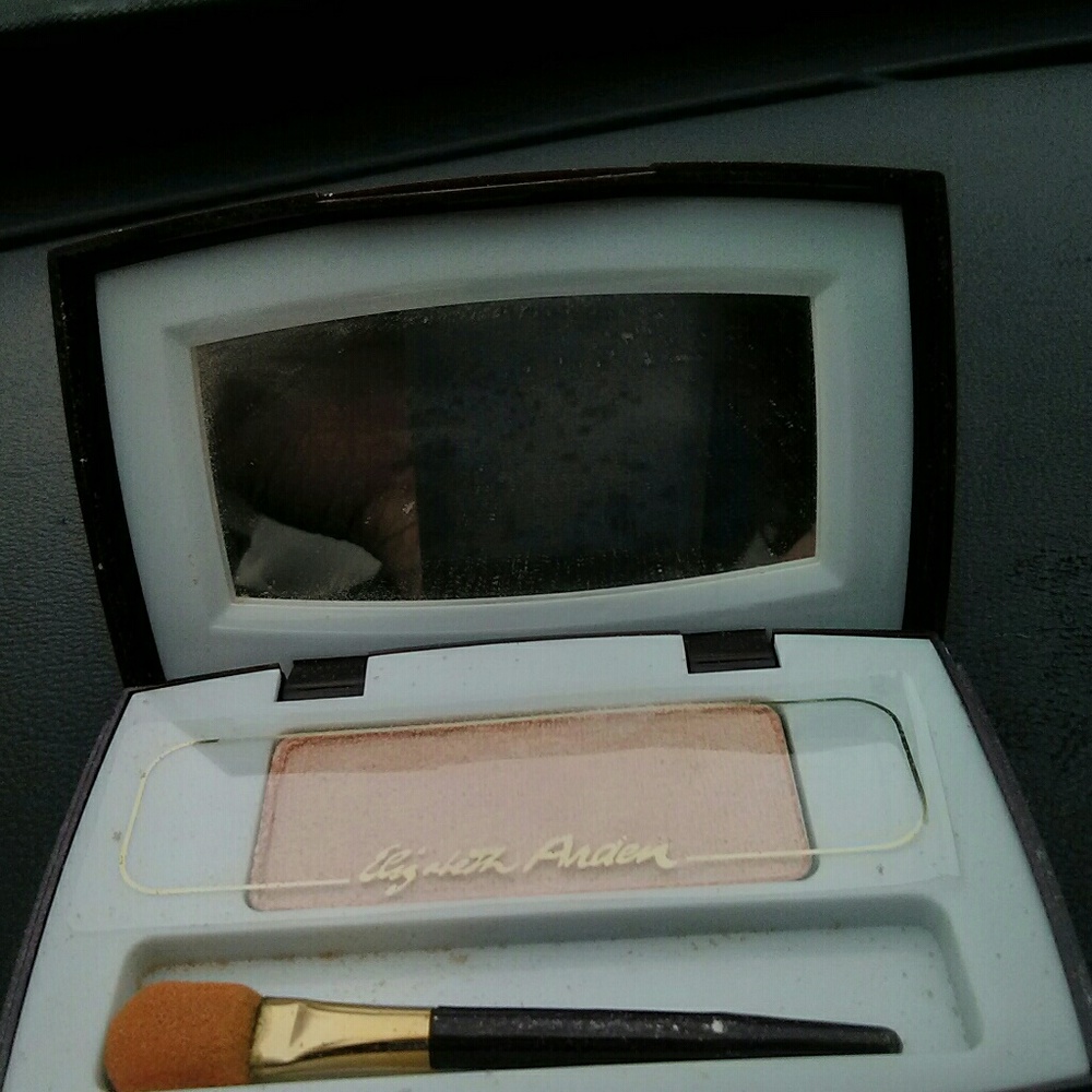 ELIZABETH ARDEN BUTTERNUT SHADOW