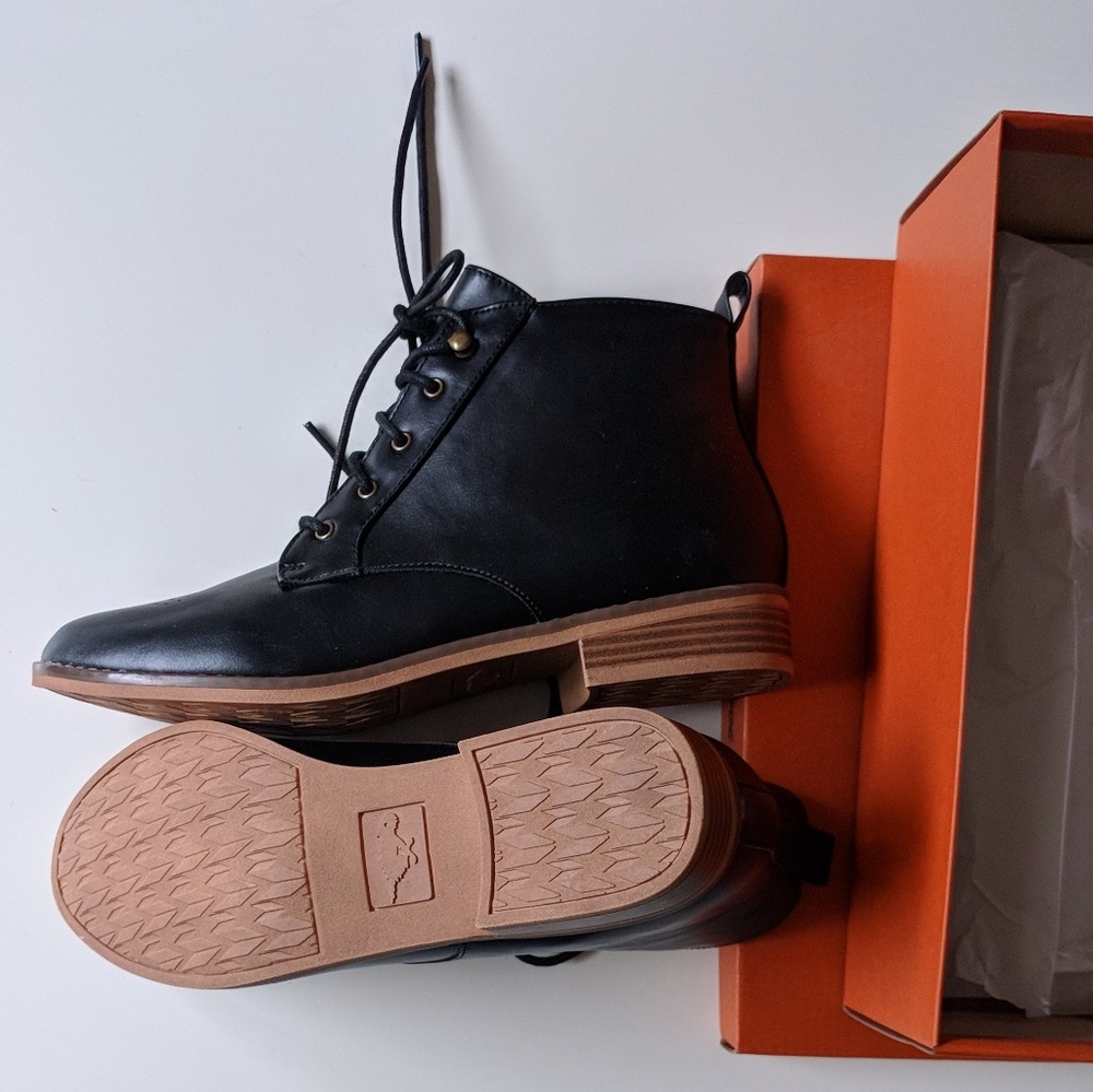NWT black boots