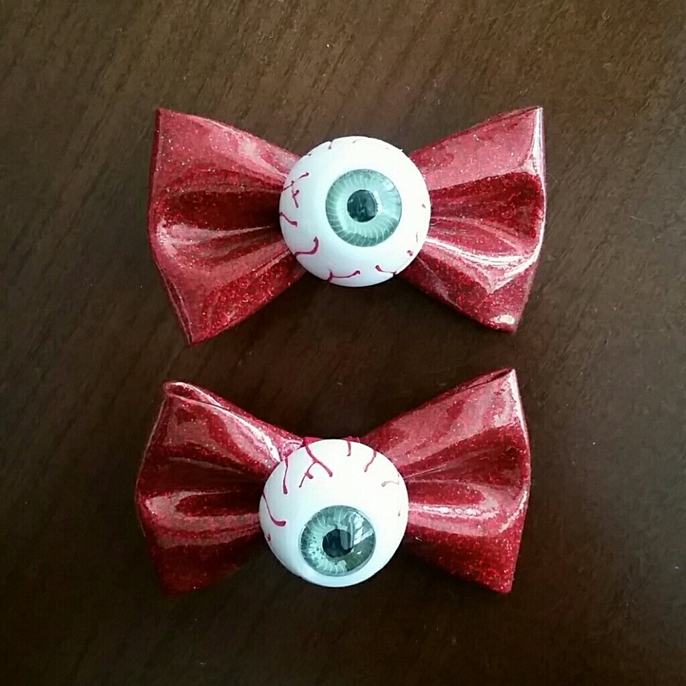Eyeball hair bows