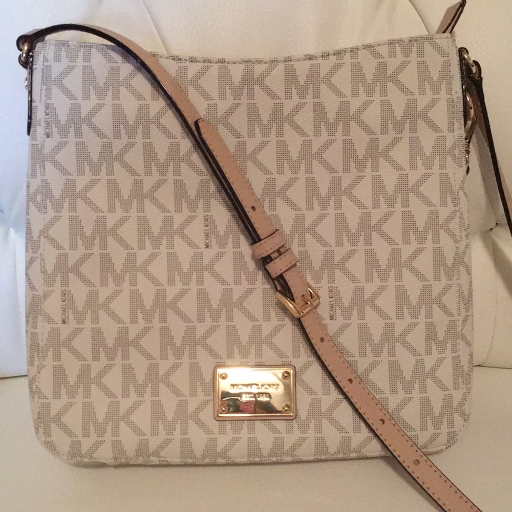 SOLD‼️Michael Kors Large Messenger Bag 👜