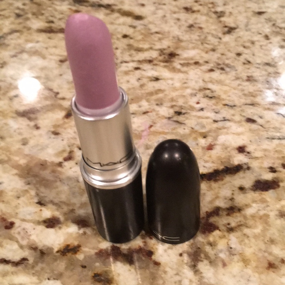 Mac lipstick in Courting Seduction
