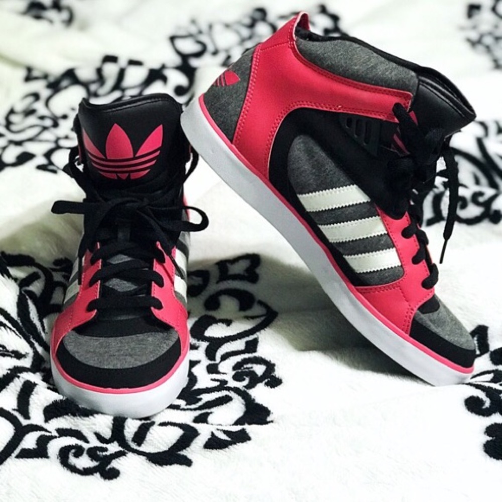 ❗️1HOUR PRICE DROP❗️NWOB.Adidas Original Sneakers.