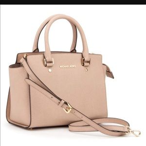 Selling large size of this purse. Gently used