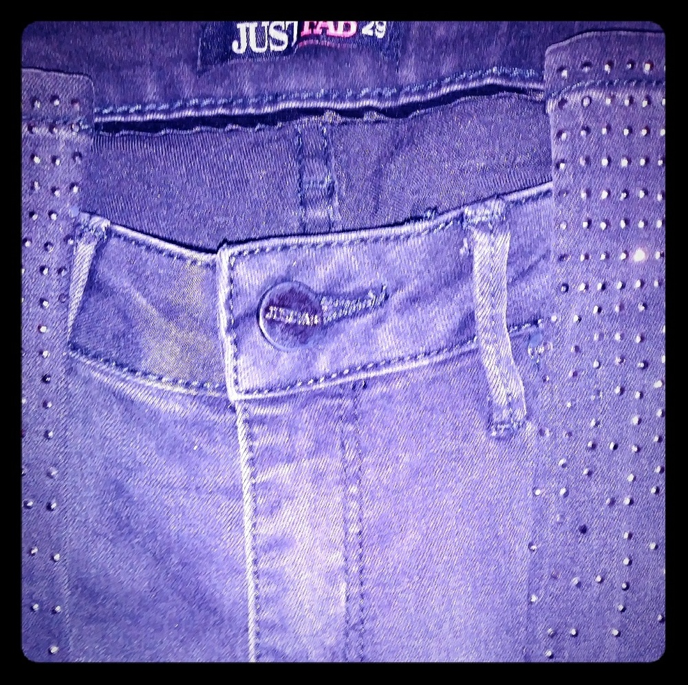 Rinestone skinny jeans.