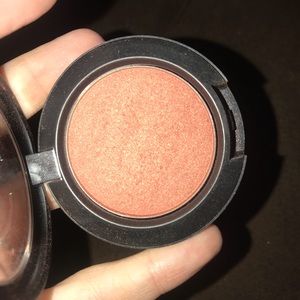 MAC Cosmetics Ambering Rose Blush
