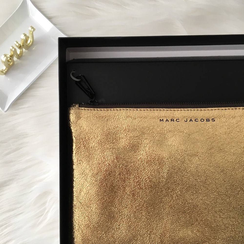 {Marc Jacobs} Metallic Leather Pouch - Gold