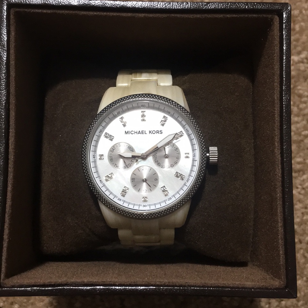 Mk Watch - image 1