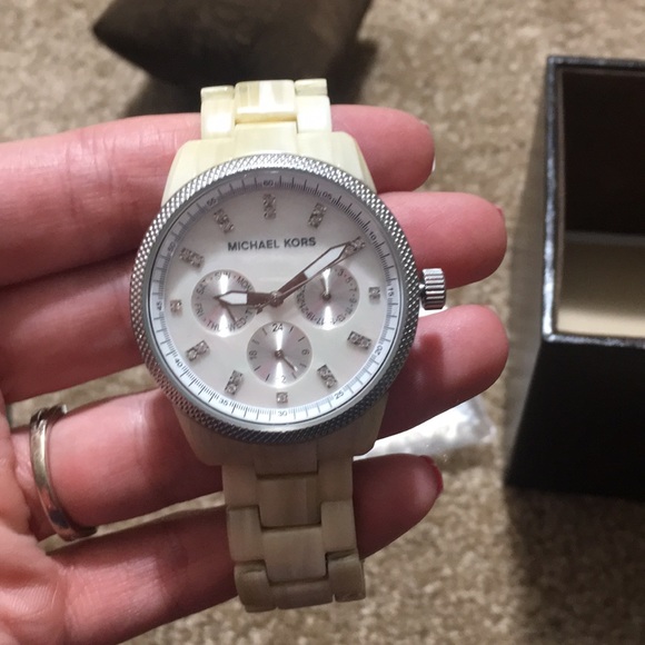 MK watch - Picture 2 of 5