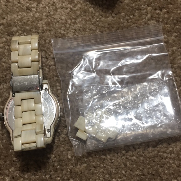 MK watch - Picture 3 of 5