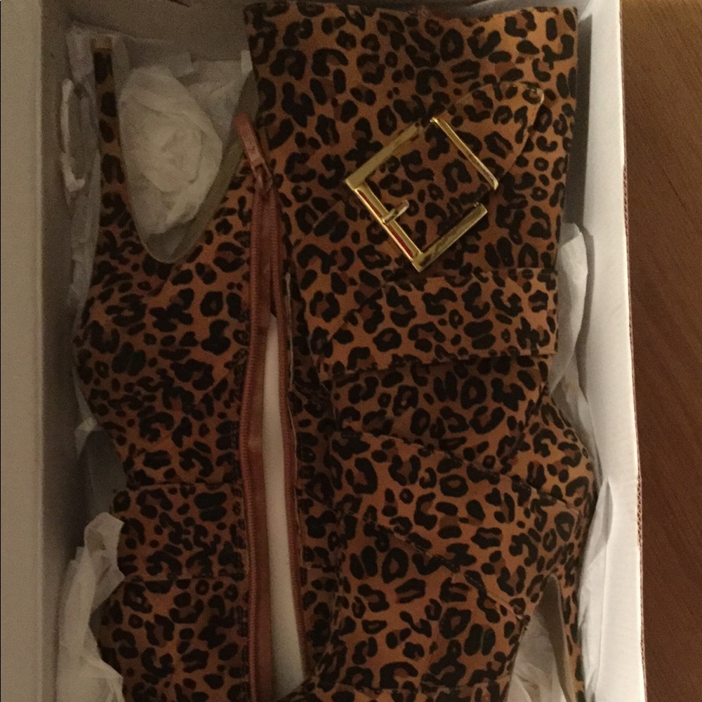 leopard print Boots by Alba