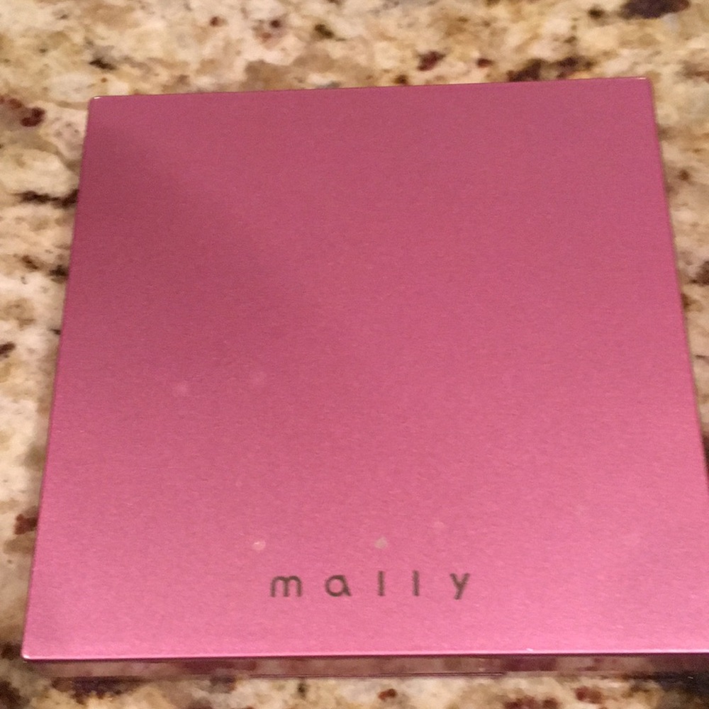 Mally Evercolor Poreless Face Defender