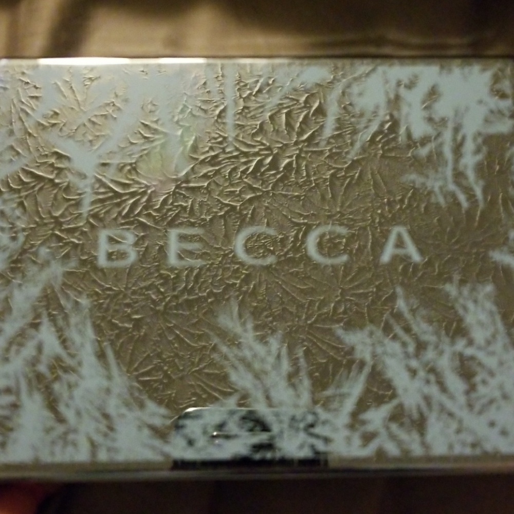 becca apres ski glow face palette