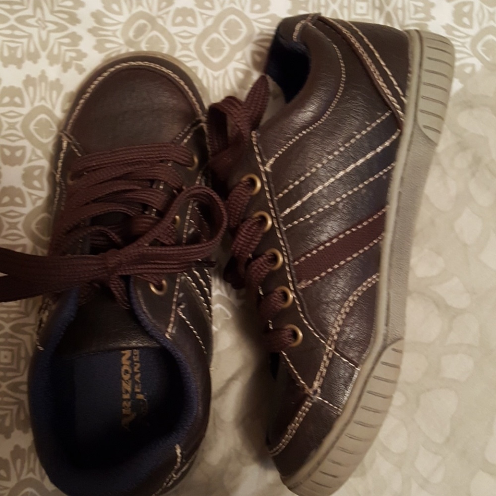 Boys shoes
