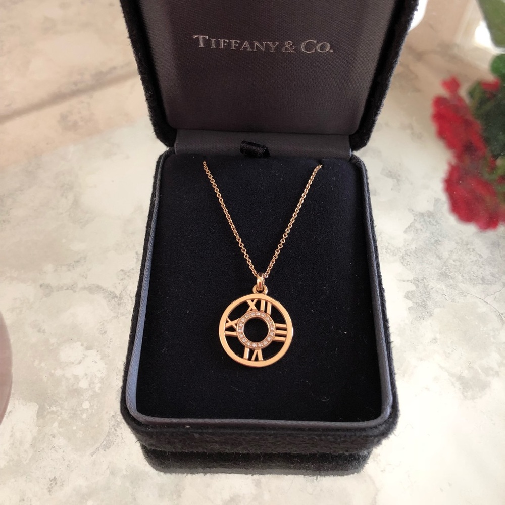 Tiffany’s 18k Atlas Round Pendant in Rose Gold
