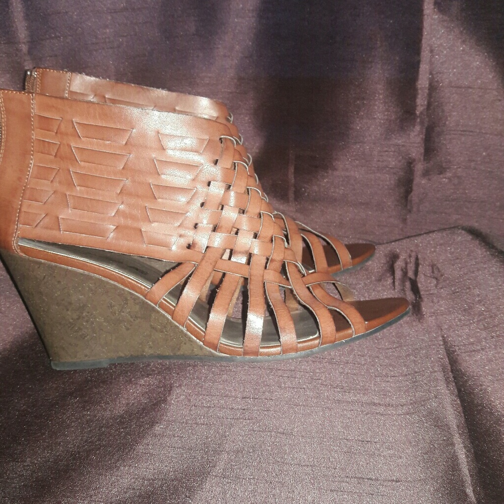 American Eagle brown wedges