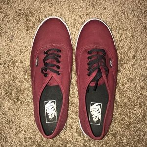 Burgundy/maroon Lowtop Vans