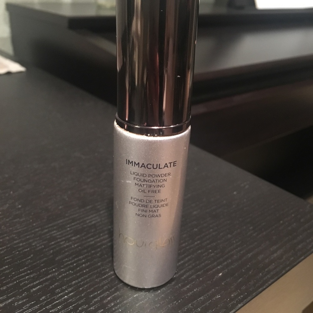Hourglass immaculate liquid powder foundation