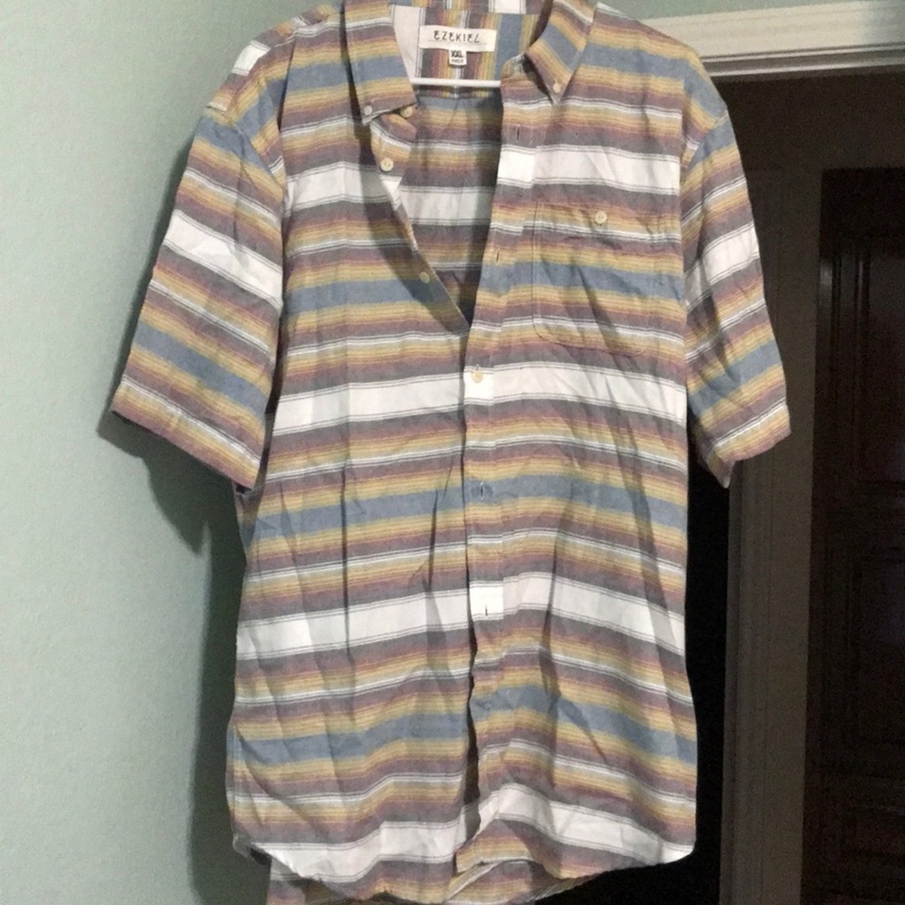 Men’s short sleeved button down.