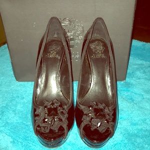 Vince Camuto Black  patten leather heels 8.5