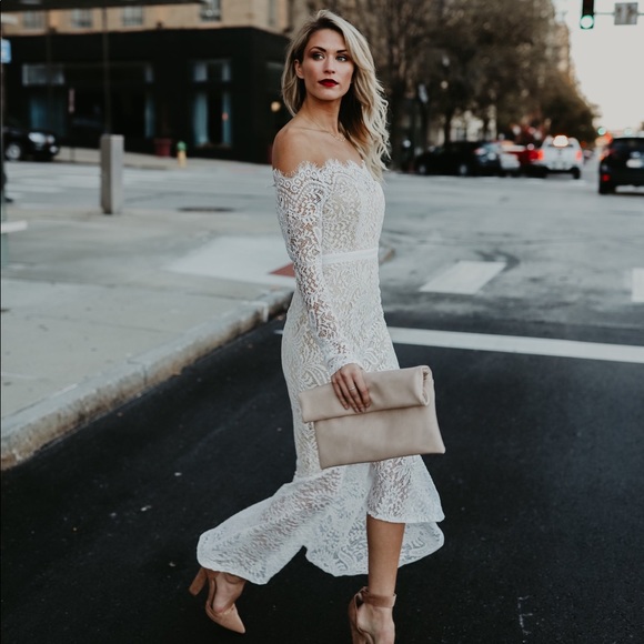 white lace trumpet dress