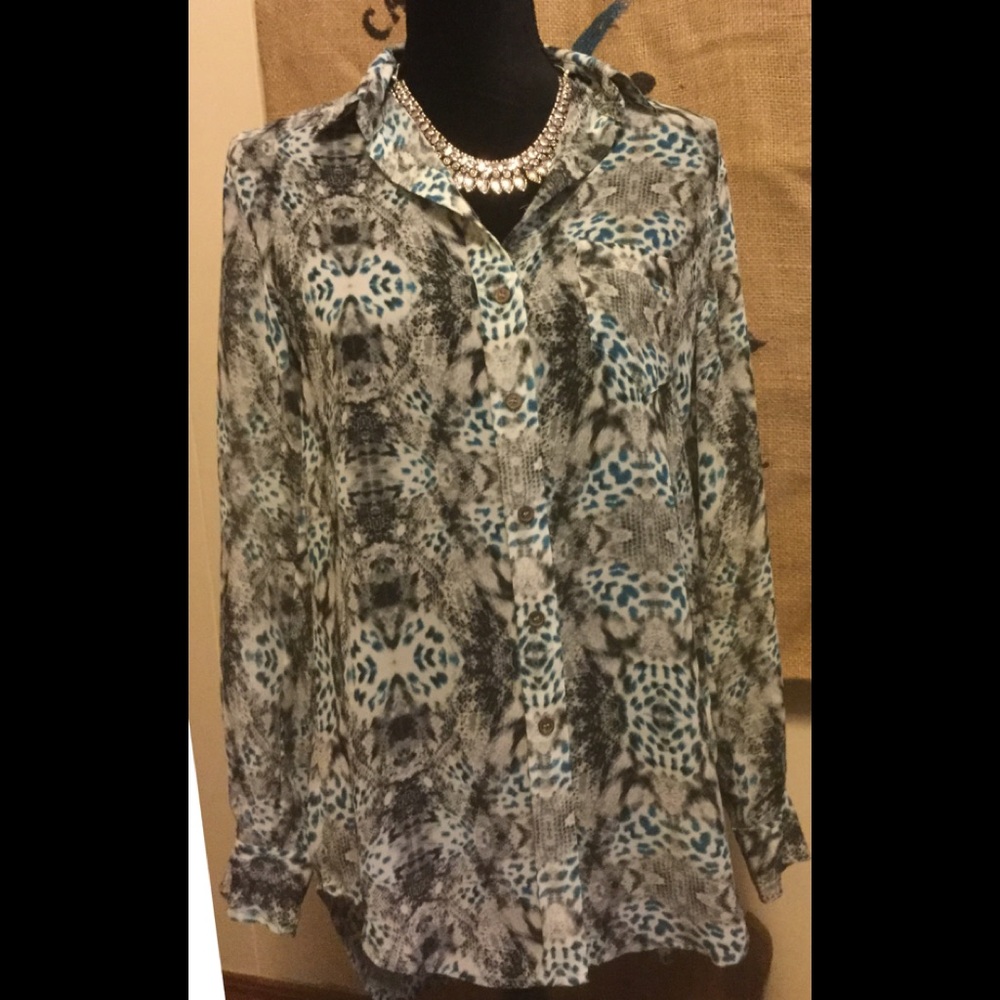 Two by Vince Camuto , Sheer High/ Low Top XS