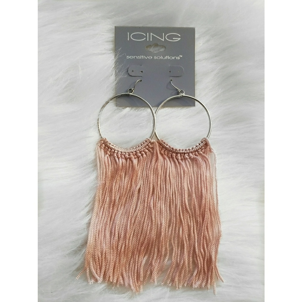 🆕️ F21 Pink/Blush Dangly Yarn/Fringe Earrings