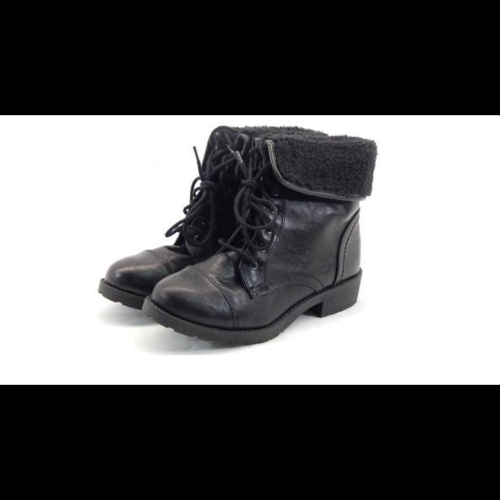 Black combat snow boots