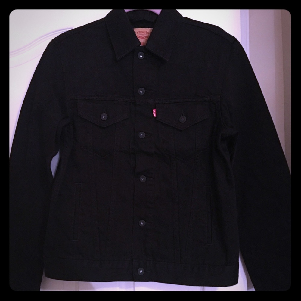 Black Levi’s Trucker