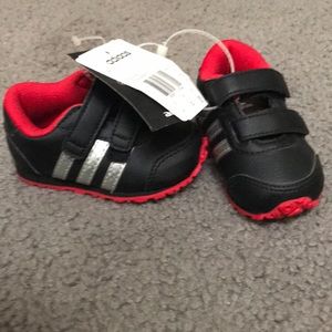 Brand new toddler size 4 adidas Velcro sneaker