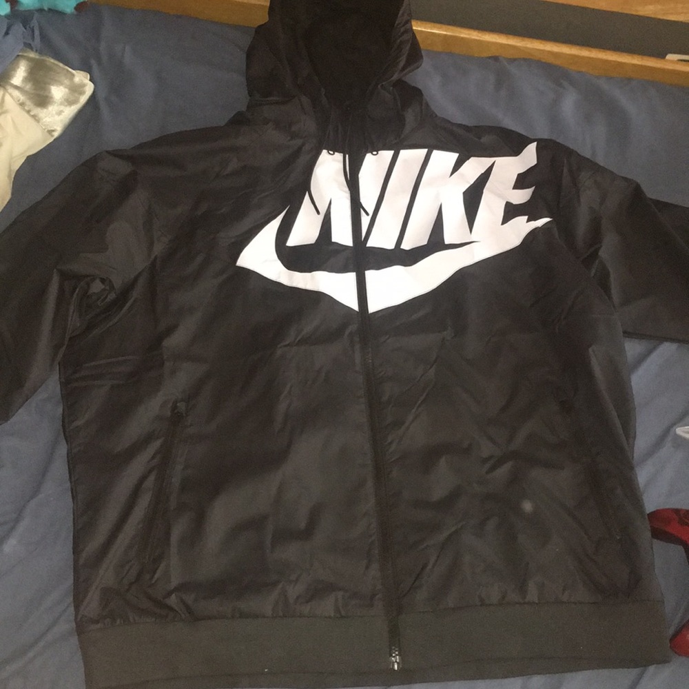 Selling brand new windbreak never ever worn.