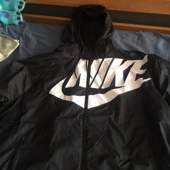 Selling brand new windbreak never ever worn. - Picture 2 of 7