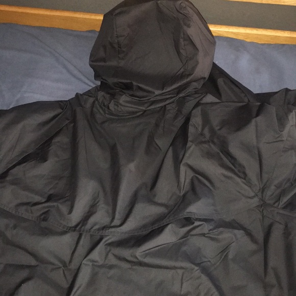 Selling brand new windbreak never ever worn. - Picture 7 of 7