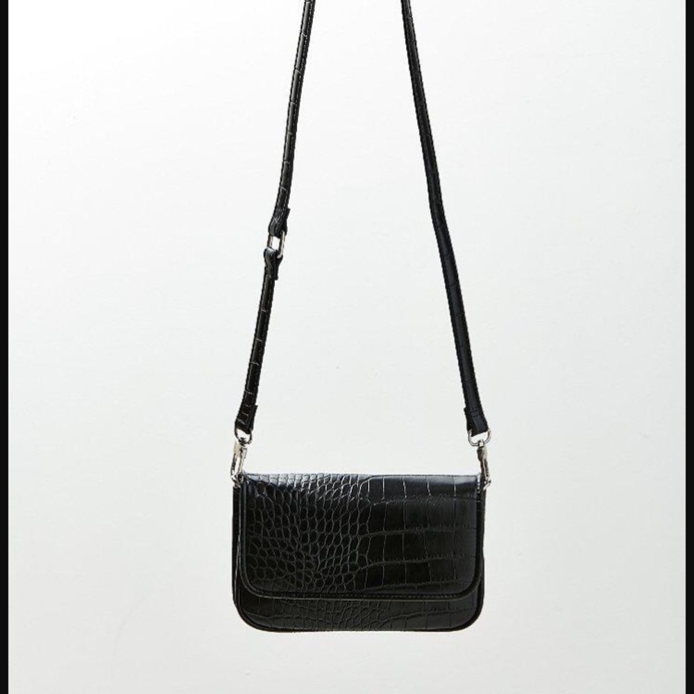 Black Croc Embossed Versatile Bag
