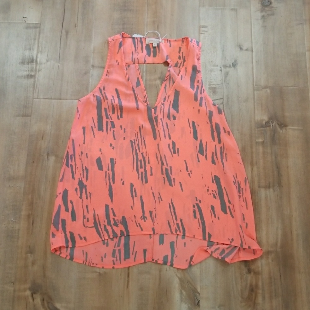 Neon keyhole tank