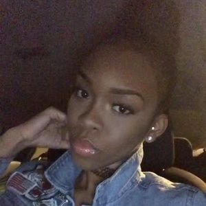 Meet your Posher, Tia