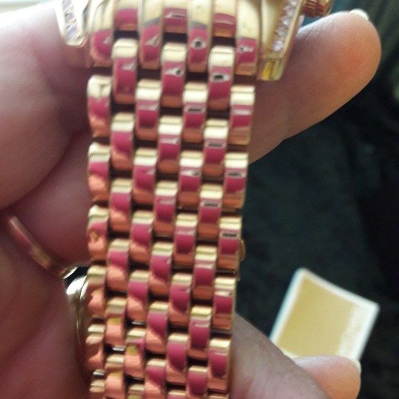 Authentic Michael Kors Chronagraph - Picture 5 of 9