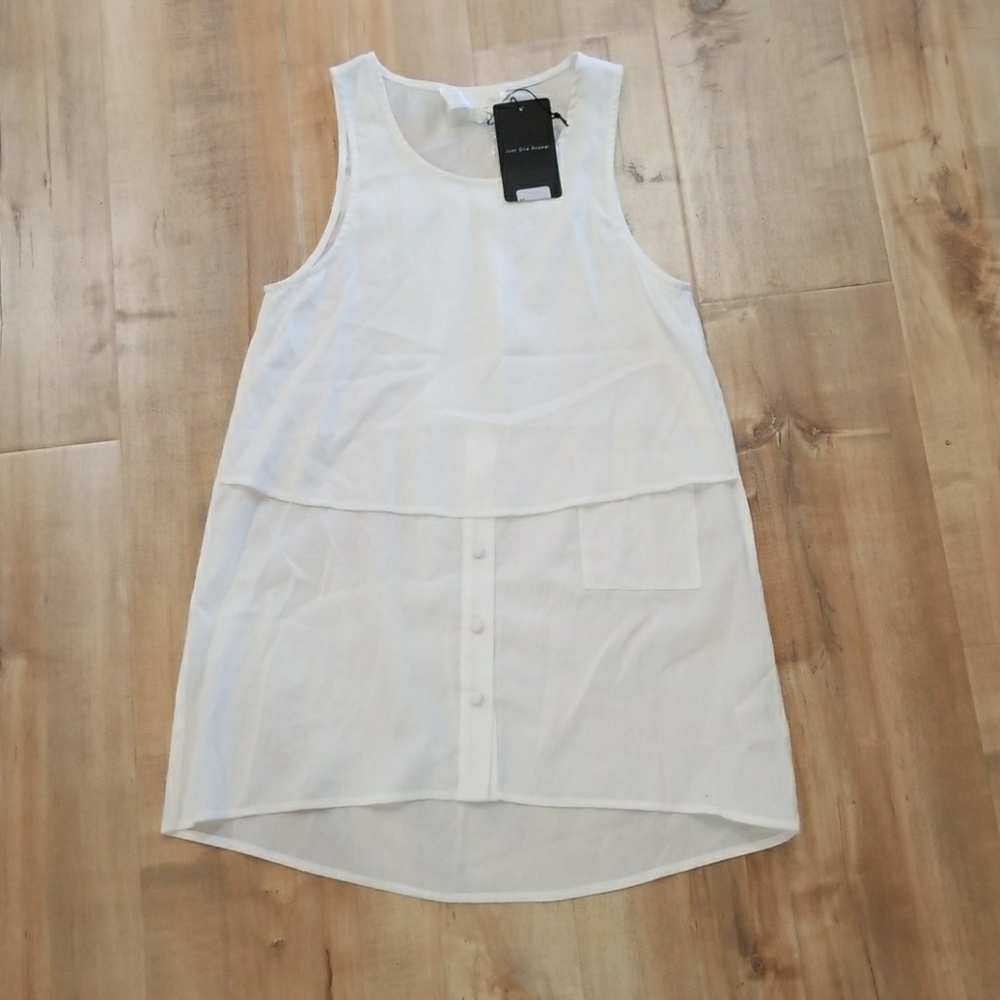 Two layer button detail tank