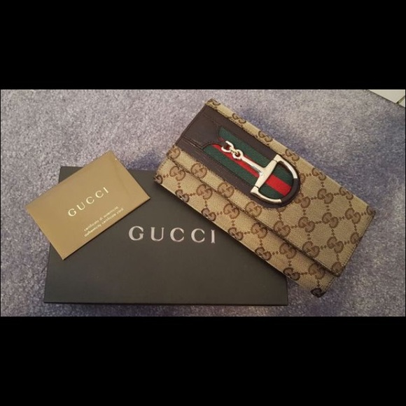 Gucci Handbags - ٩(๑❛ᴗ❛๑)۶SOLD Auth.Gucci Hasler Horsebit Wallet