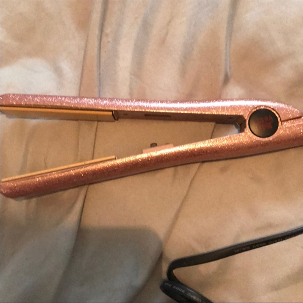 Chi Flat Iron LIKE BRAND NEW!!!