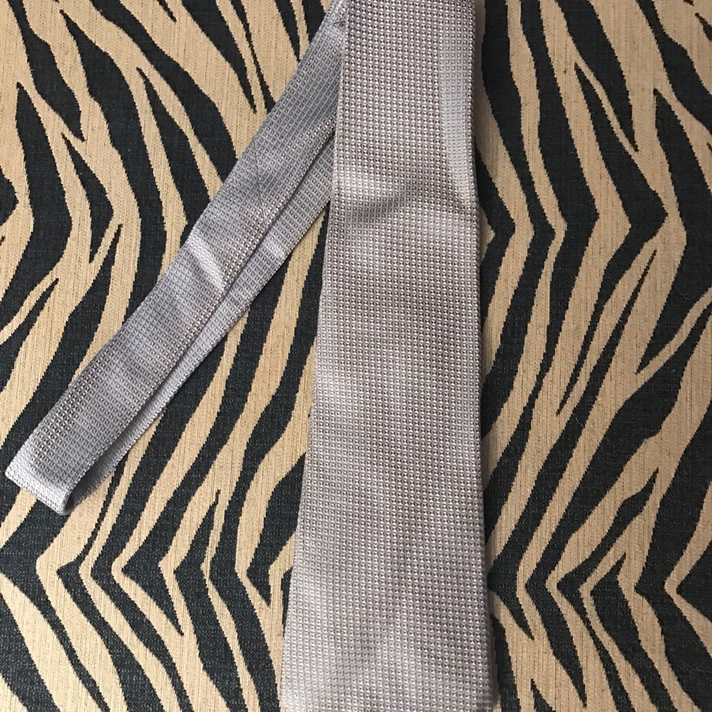 Geoffrey Beene Blue and White Patterned Tie.