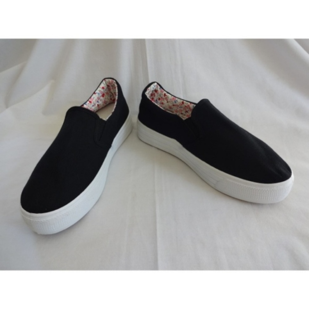 Black Canvas Platform Slip on Sneakers 6.5 NEW - Picture 6 of 6