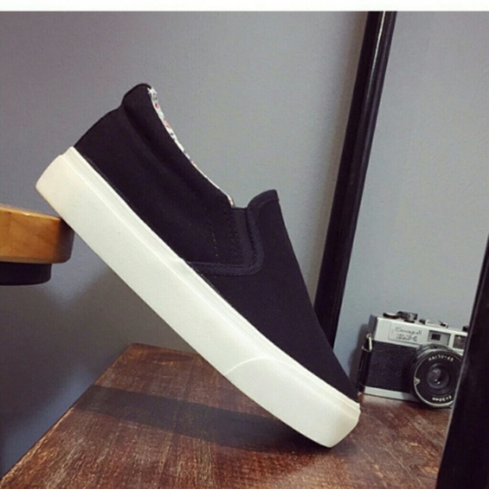 Black Canvas Platform Slip on Sneakers 6.5 NEW - Picture 5 of 6